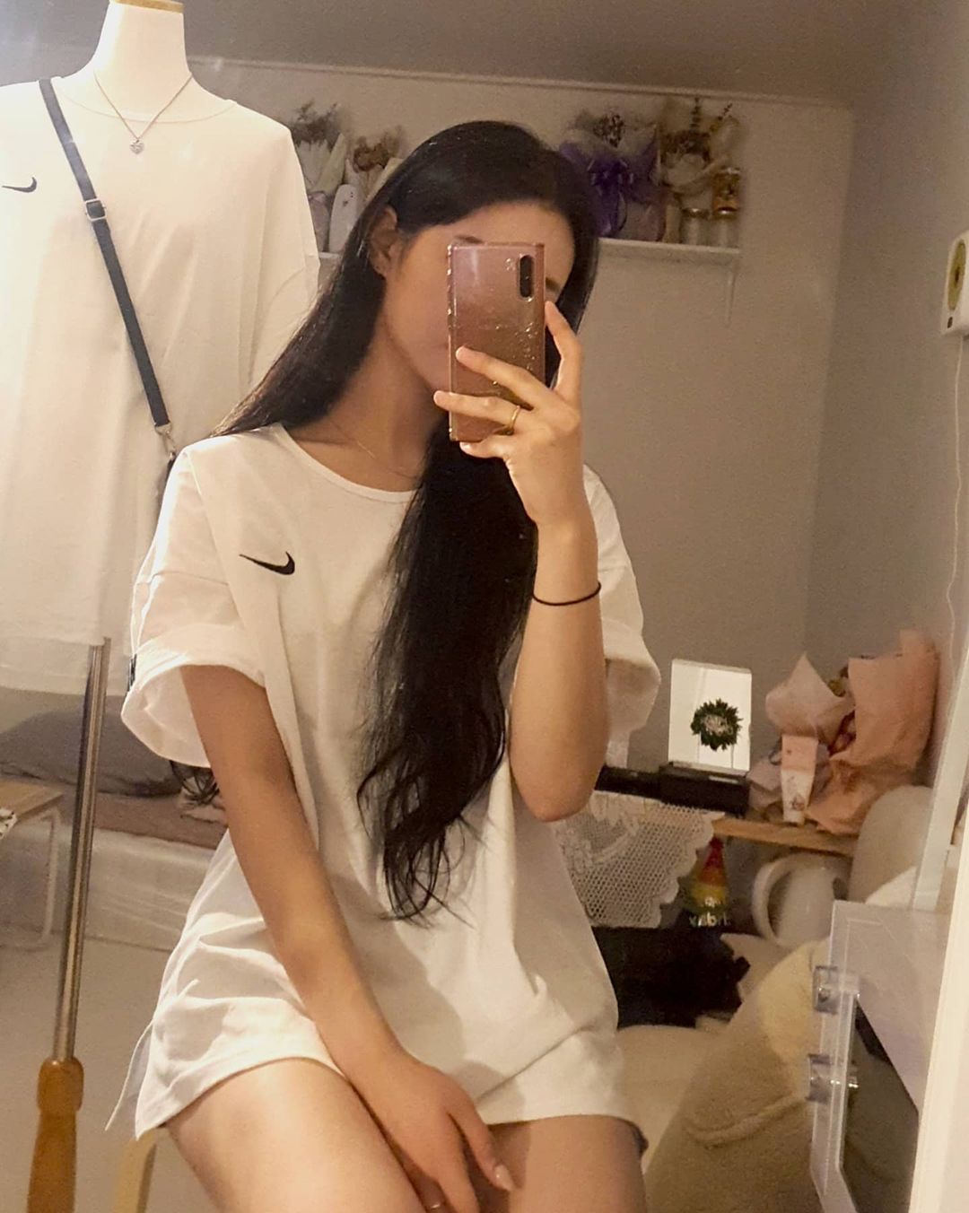 민영 on Instagram: “왕 편하고 왕 예쁘당🧸 . . 문의 #dm 👉🏻 @980504_s2 . . . #기본티 #운동복 #레깅스코디 #나이키반팔티 #빈티지 #오늘의코디 #꾸안꾸 #꾸안꾸룩 #반팔 #반팔티 #20대코디 #20대 #