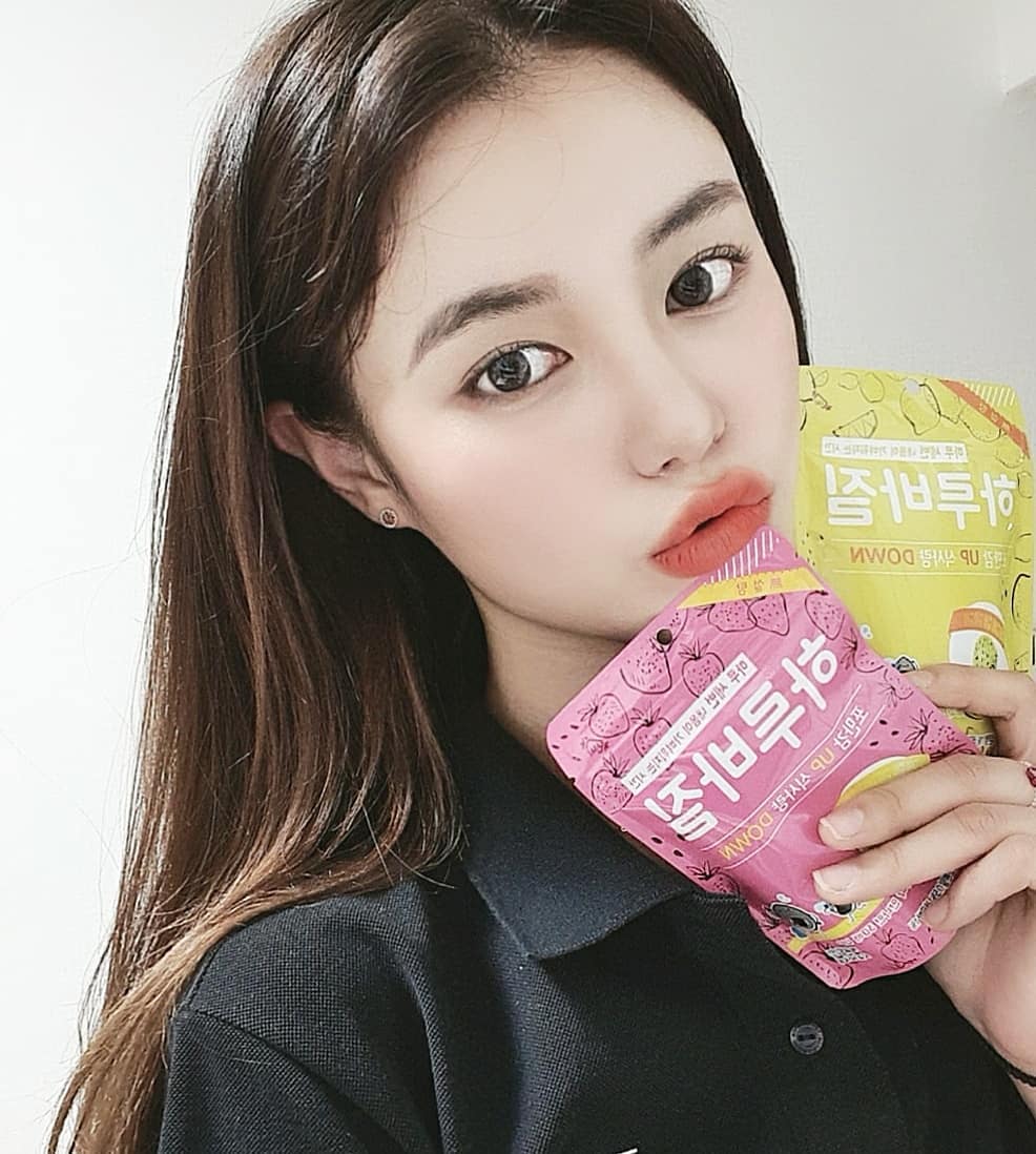 민영 on Instagram: “요즘은 군것질하고 싶으면 간식 안 먹고 #바질캔디 먹고 있어요!🍭 디저트 대신 사탕 먹고 물 마시면 신기하게 배가 뚠뚠..ㅎㅣㅎ ㅣღ'ᴗ'ღ 한 봉지에 2900원...b . . . #바