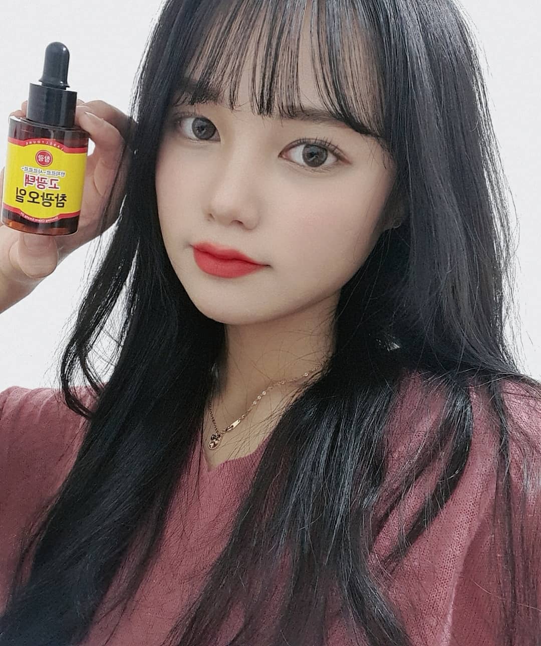 민영 on Instagram: “겨울엔 라벨영 페이스 오일이 최고! 패키지도 너무 귀엽따..♡ . . . #라벨영 #labelyoung #쇼킹참광오일 #페이스오일 #페이스오일추천 #겨울보습 #광채오일#협찬#AD”