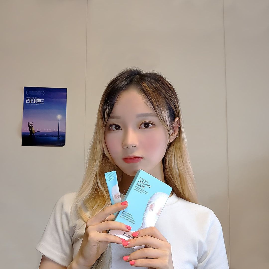 안이 ᴬʰᶰʸ on Instagram: “라라랜드 인생영화인 사람 나야 나 수다이 퓨라파잉 필오프 마스크인데용 피부 트러블이랑 밸런스 맞추는 데 효과 좋더라구요 제형 다 마르고 떼어낼 때 이렇게