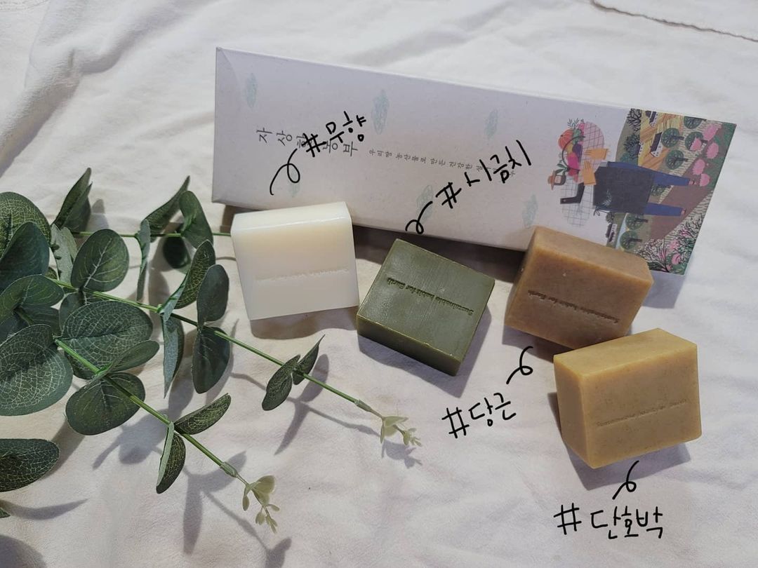 @byulhahouse shared a photo on Instagram: “#협찬 #친환경설거지바 혹시 우리가 사용하는 주방세제 원래는 물에 희석해서 사용해야 한다는 사실 알고 계셨나요? 1년에 섭취하는 주방세제 소주 3잔! 희