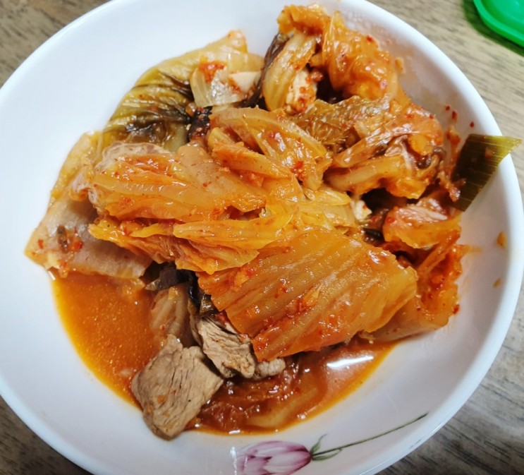 한돈 브랜드 팜스플랜 앞다리살을 이용한 돼지고기 김치찌개