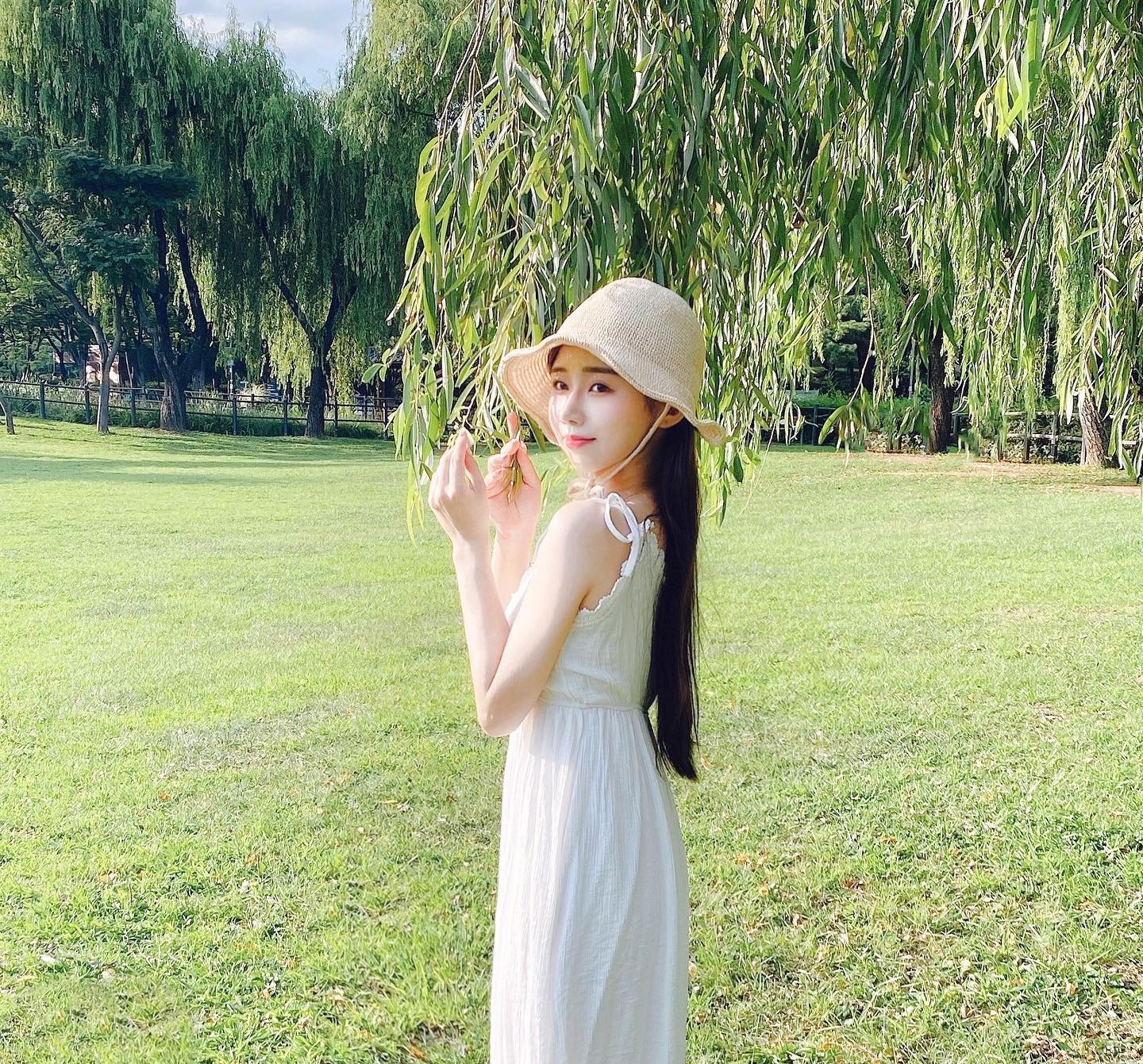 가현이의 극찬으로 올리는 #사진 😶
어제 모기한테 물린 곳이 
왜때무네 지금 간지럽죠?( ᵒ̴̶̷̥́ ·̫ ᵒ̴̶̷̣̥̀ )