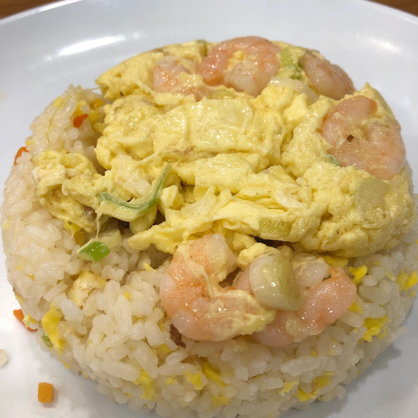 인친님들 점심 식사 하셨나요??
전 오늘 볶음밥 먹었어요!!!🍤🍚
계란이 고슬고슬~ 부드러운 식감 을매나 맛있게요~!!!?⭐️⭐️