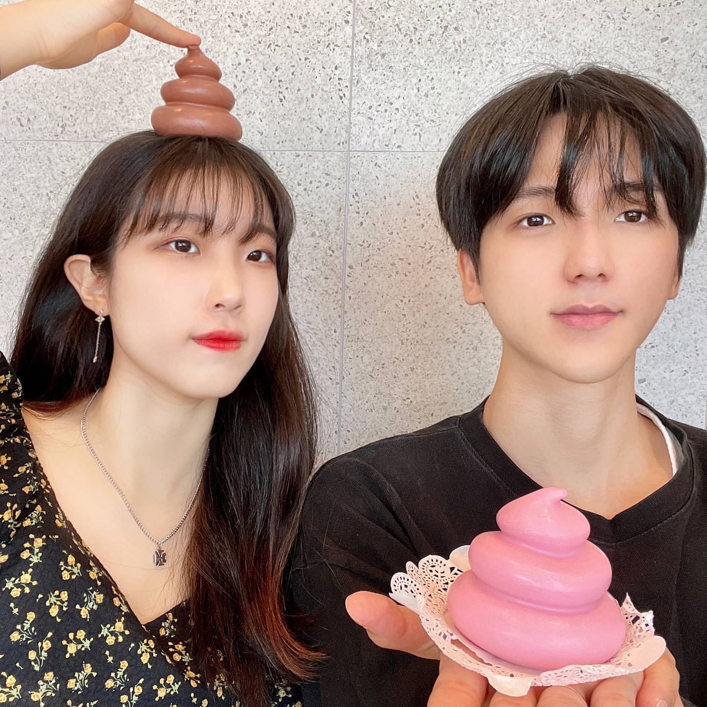 #협찬 이지만 솔직한 후기🤎
👉https://smartstore.naver.com/twinroozi/products/5198410426👈

🧼비누 모양이 너무 귀엽지 않나용?🤎 케이스 열자마자 좋은 향과 💩모양이 신기해서 웃음이 절로 나는 비누입니당🤎

🧼아이들이 매우 좋아하고 좋은 성분을 사용한 수제비누여서 친구들 선물로도 좋을 것 같습니당🤗 twinrzmall

✅바오밥나무씨오일을 사용하여 피부 보습에 도움
✅병풀추출물을 사용하여 피부재생, 항염, 항균 효능
✅비타민E 성분을 사용하여 항산화작용 도움

#협찬 #똥비누 #또루루 #어린이집답례품 #어린이집생일선물 #쌍둥이루지몰 #쌍둥이루지 #똥모양비누