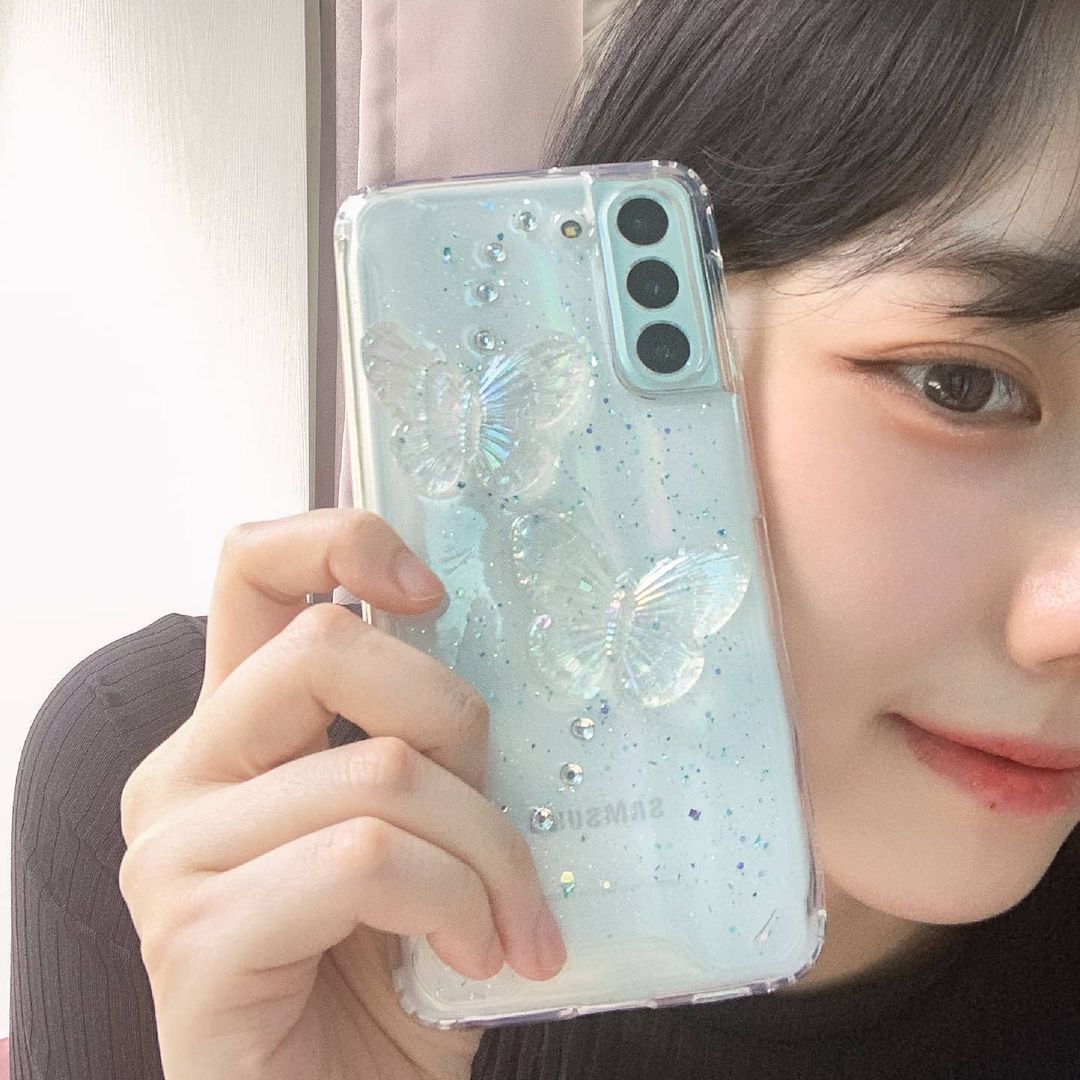송주은(Ju Eun Song)’s Instagram post: “💜영롱보스 분위기천재 폰케이스 등장💙 보니타케이스 멜로우화이트는 클리어케이스라 폰 기종도 잘 보여서 좋고 예쁜데 심지어 두툼해서 잘 보호되는