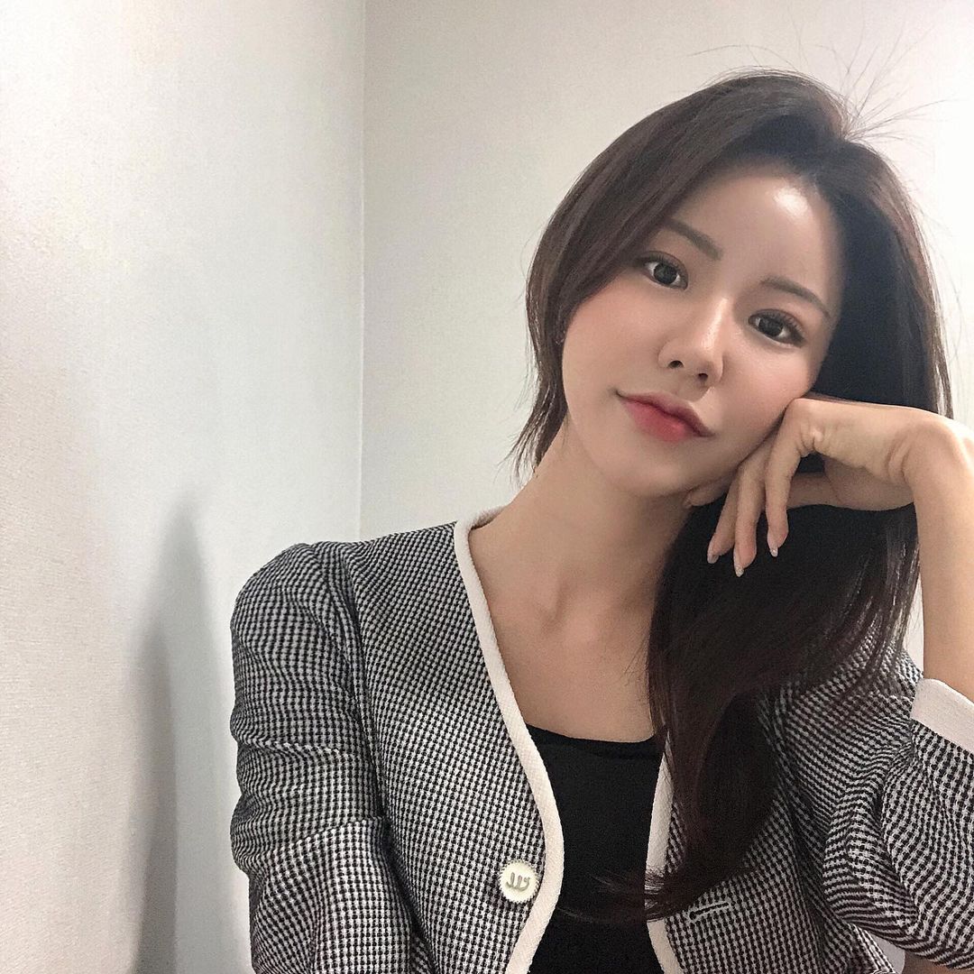 서호빈 (ʜᴏ ʙɪɴ sᴇᴏ) (@bin._.hb) posted on Instagram: “😉 ⠀ ⠀ #씨 #원피스추천 #오늘룩 #데일리룩코디 @si.official_ @oneulook” • Jul 22, 2021 at 8:24am UTC