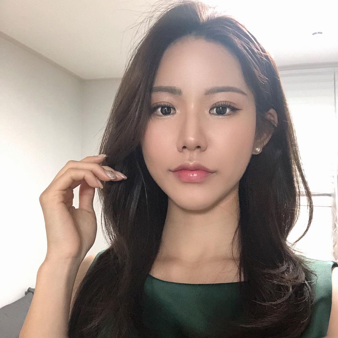 226 Likes, 22 Comments - 서호빈 (ʜᴏ ʙɪɴ sᴇᴏ) (@bin._.hb) on Instagram: “보트넥 죠아💚 ⠀ ⠀ #하객룩 #오늘룩 #오피스룩 #데일리룩코디 @oneulook @eune.official”