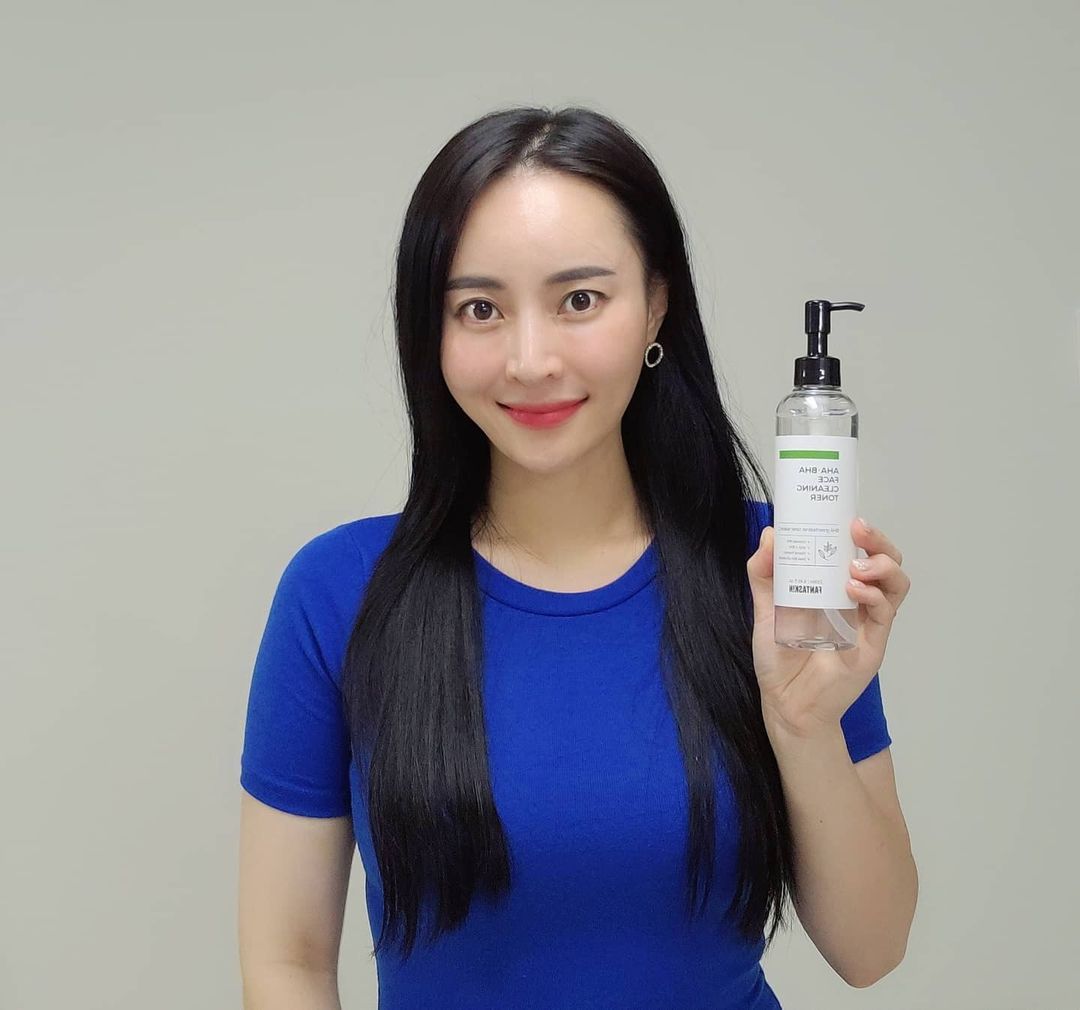 🇮 🇫 🇦 _ 🇾 🇺 🇷 🇮 on Instagram: “#광고 . 💚판타스킨 아하바하 각질청소 닥토토너! . 매일 피지와 각질관리는 물른 민감한 피부를 진정시켜주는 효과까지 있어요^^ . 선크림 매일 바