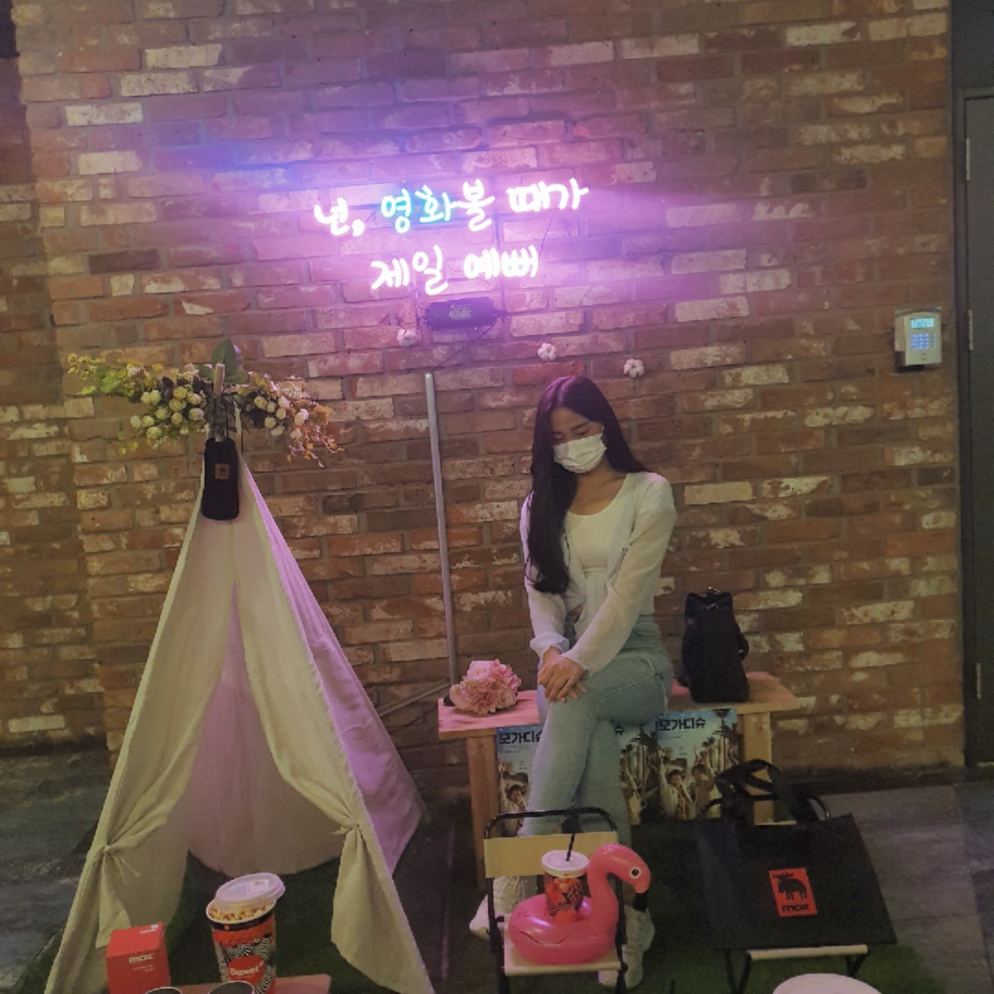 영화는 못봤지만 분위기라도..🙄🙄

나두 싱크홀 보고싶당...😭

#안양 #평촌 #의왕 #광명 #얼스타그램  #팔로우 #선팔맞팔 #데일리 #일상 #일상스타그램 #좋반 #첫줄반사 #선팔하면맞팔가요 #좋테 #likeforlike #첫줄좋반 #좋반100 #ootd