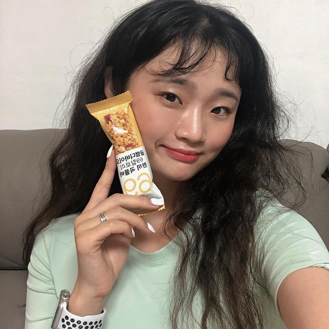 @dd_oji on Instagram: “아침으로 먹어도 부담없이 먹구 칼로리도 낮아서 다이어트 중에도 먹기 간편해요🥰❤️ 크랜베리가 콕콕 박혀있어서 새콤달콤한 맛을 느낄수 있어요🧡 저칼로리 감미