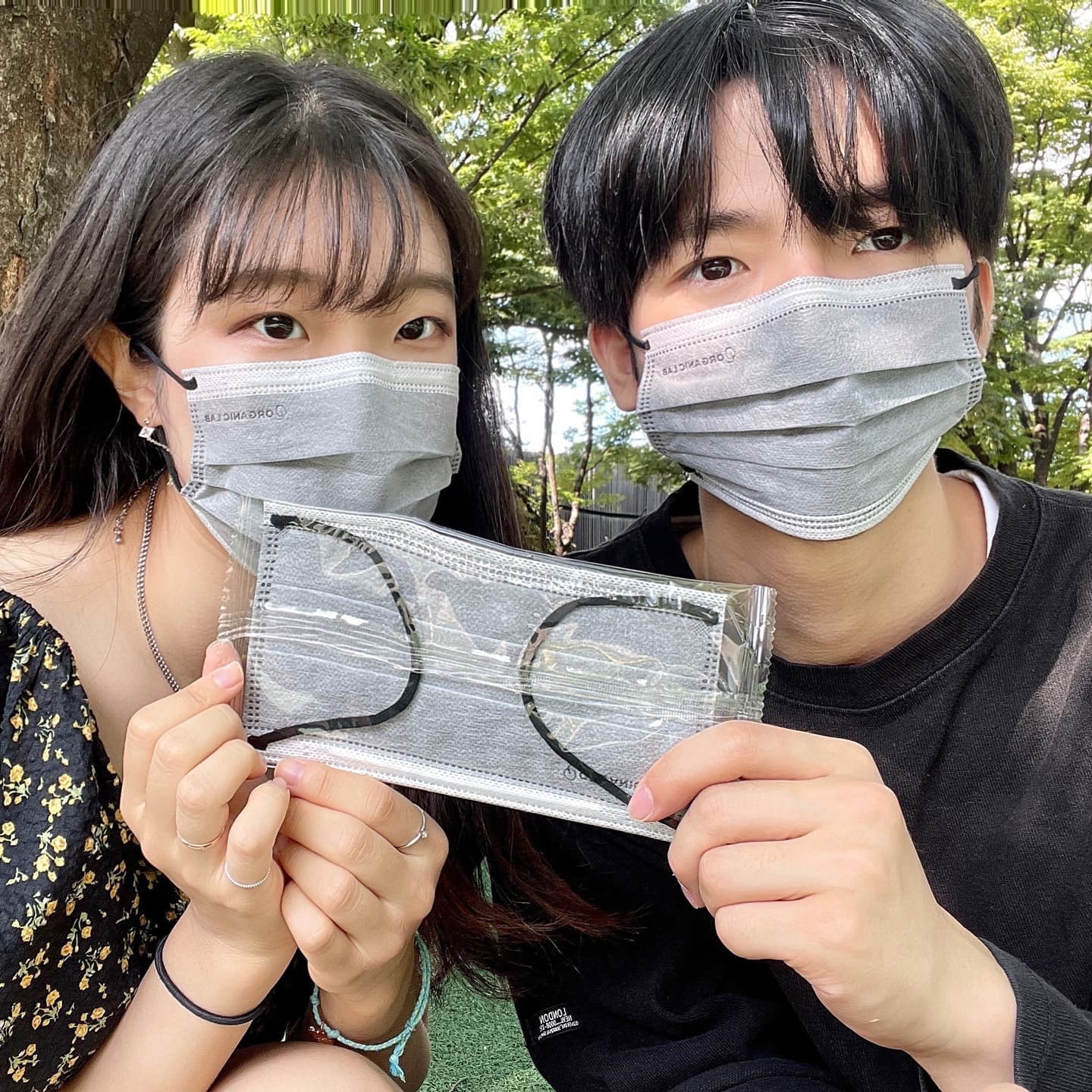 #협찬 이지만 솔직한 후기🤍
👉organic_lab_korea👈

😷최근 운동할 때마다 매일 쓰고있는 마스크입니당!🤍 숨 쉬기가 편하고 마스크 안감이 100% 유기농 순면을 사용하여 피부에 자극이 확실이 줄어들었습니다!🙊

😷비말차단 적합 판정, 유해물질 차단 인증, 알러지 통과 인증서를 받아 믿고 사용할 수 있었습니당🤍

❗한장씩 꺼내쓰기 편한 슬라이딩 오픈형 패키징과 개별포장이 되어있습니다❗

✅유기농 목화로 만든 마스크 안감면 (에코서트 OCS100 유기농 인증 제품)
✅유해물질, 알러지, 비말차단 시험 통과 (인증서 보유)
✅피부자극을 최소화한 제품으로 민감한 소비자에게 어울리는 제품
✅안감을 유기농 목화면 사용하여 은은한 목화향이 나는 마스크
✅장시간 착용하여도 침냄새 나지 않는 마스크
✅메쉬 안감으로 숨쉬기 편한 마스크

📍오랜시간 마스크 착용으로 인한 피부 트러블이 고민이신 분들에게 추천드립니다🤍😷

#협찬 #오가닉랩 #내추럴코튼마스크 #여름마스크 #유기농마스크 #순면마스크 #면마스크 #일회용마스크 #피부자극없는마스크 #냄새없는마스크 #숨쉬기편한마스크 #덴탈마스크