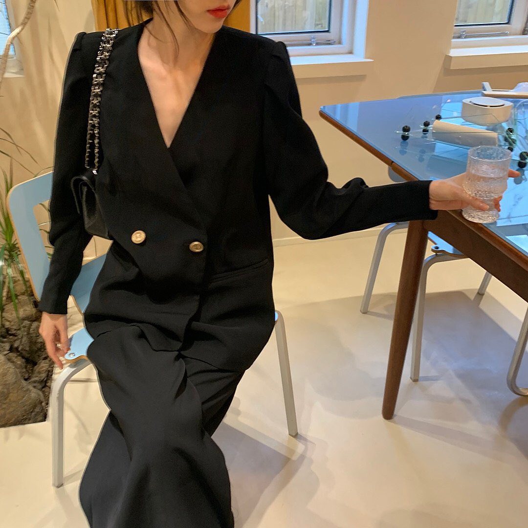 🏷빈티지 자켓 3color #그레이스블리 

미니멀함이 돋보이는 디테일에 
세미 오버핏 실루엣이 더해져 섬세하면서 심플한, 
페미닌감성 가득한 멋스러운 자켓이어요:)
컬러는 3가지 컬러로 준비했어요~ 

✔️스토어팜업데이트완료
✔️컬러 : 블랙, 화이트, 카키 3color
✔️사이즈 : FREE

프로필 링크에 예쁜 제품 많이 있으니 찾아주세요💕