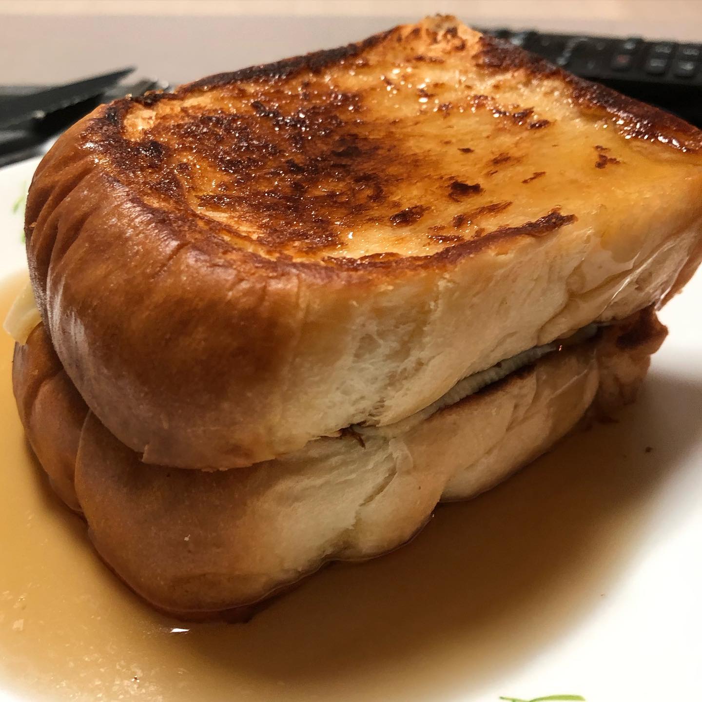 메이플 치즈 샌드위치🧀🍞
넘넘 간단한데 진촤 맛있어요!!!!!
아아랑 함께 먹으면 더이상 바랄게 없음 ㅠㅠ
단짠단짠 조합 최고 ❣️❣️🧀🍞