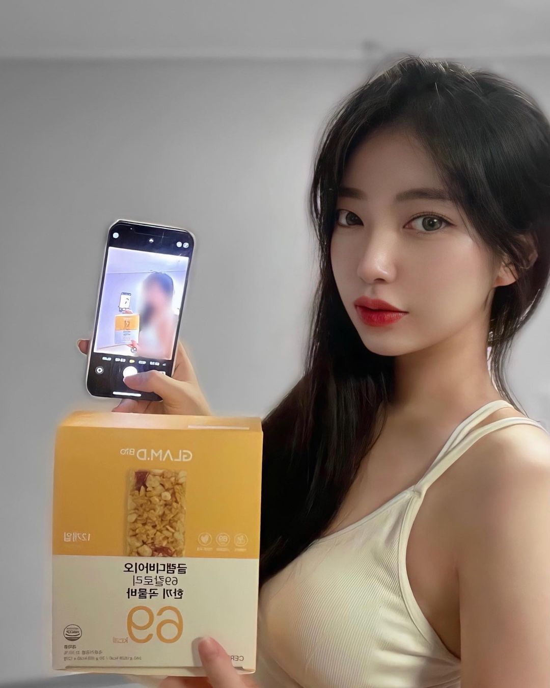 권정언 on Instagram: “#협찬 아침 대용으로, 가벼운 간식 대용으로 딱 좋은 글램디바이오 69칼로리 한끼 곡물바 💜 🔅식이조절 중에 먹어도 부담없는 칼로리 글램디바이오 69칼로리