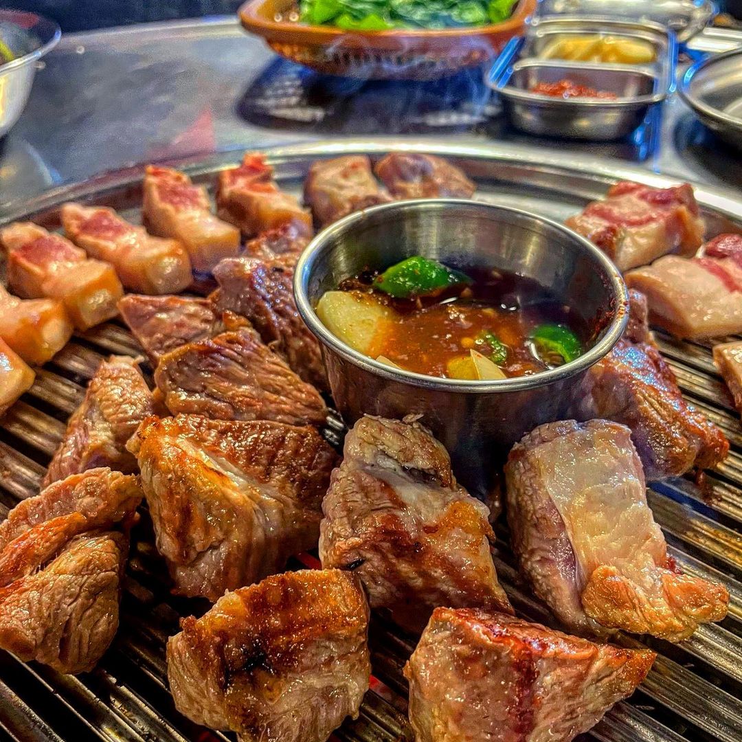 맛집탐정🔍혜띠 on Instagram: “⚑ 드뎌 제주마지막맛집 "88돼지" #혜돈띠먹 ⠀ 거의 2주가량 걸쳐서 올린 제주도맛집 피드 드뎌 끝..👋🏻카페는 올리지도 못했는데 하도 많이 처묵해서