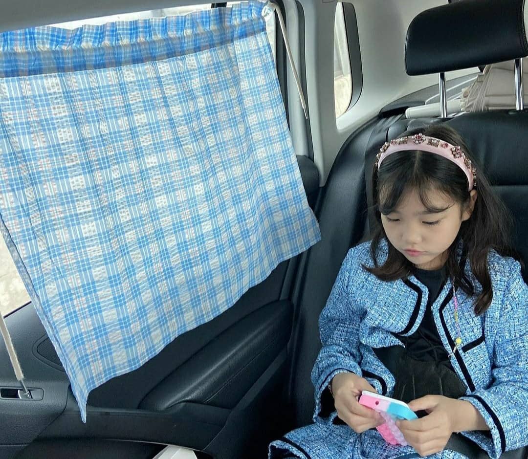 ▫️차량 햇빛가리개 
car window sunshade
​
차에 들어오는 햇빛을 은은하게 막아주는 
차량용 햇빛가리개

예쁜 차량 햇빛가리개로 
우리 아이들의 예민한 피부를 보호해주세요😉

#햇빛가리개
#차량커튼