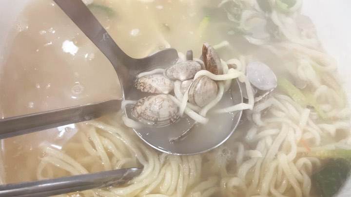Yunaa_s on Instagram: “#먹스타그램 #칼국수 ➡️양평역 #삼순이칼국수 ➡️예전부터 자주 가던 찐맛집 칼국수! 이모님들도 친절하시고 칼국수 양도 맛도 보증된 곳이에요😆 ➡️처음에 보리