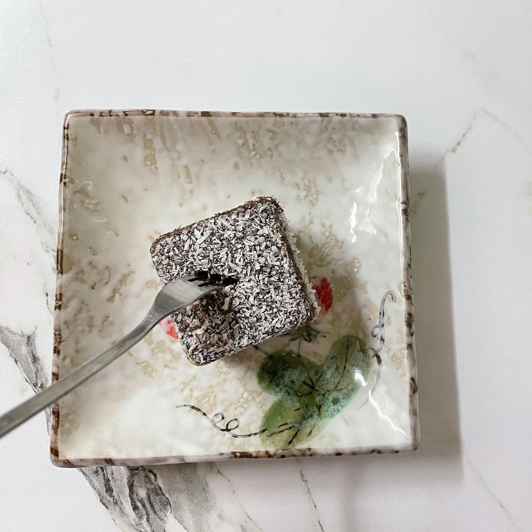 “@shillabakeryi (업체로부터 제공받은 제품입니다) 코스트코에 가면 꼭 사야 할 베스트 아이템으로 살치살/생연어/통새우완탕/해쉬브라운 그리고 #레밍턴케이크 다들 아시나요? 코스트코 케이크라고 해서 처음엔 뭔가 했었는데 세상에…”