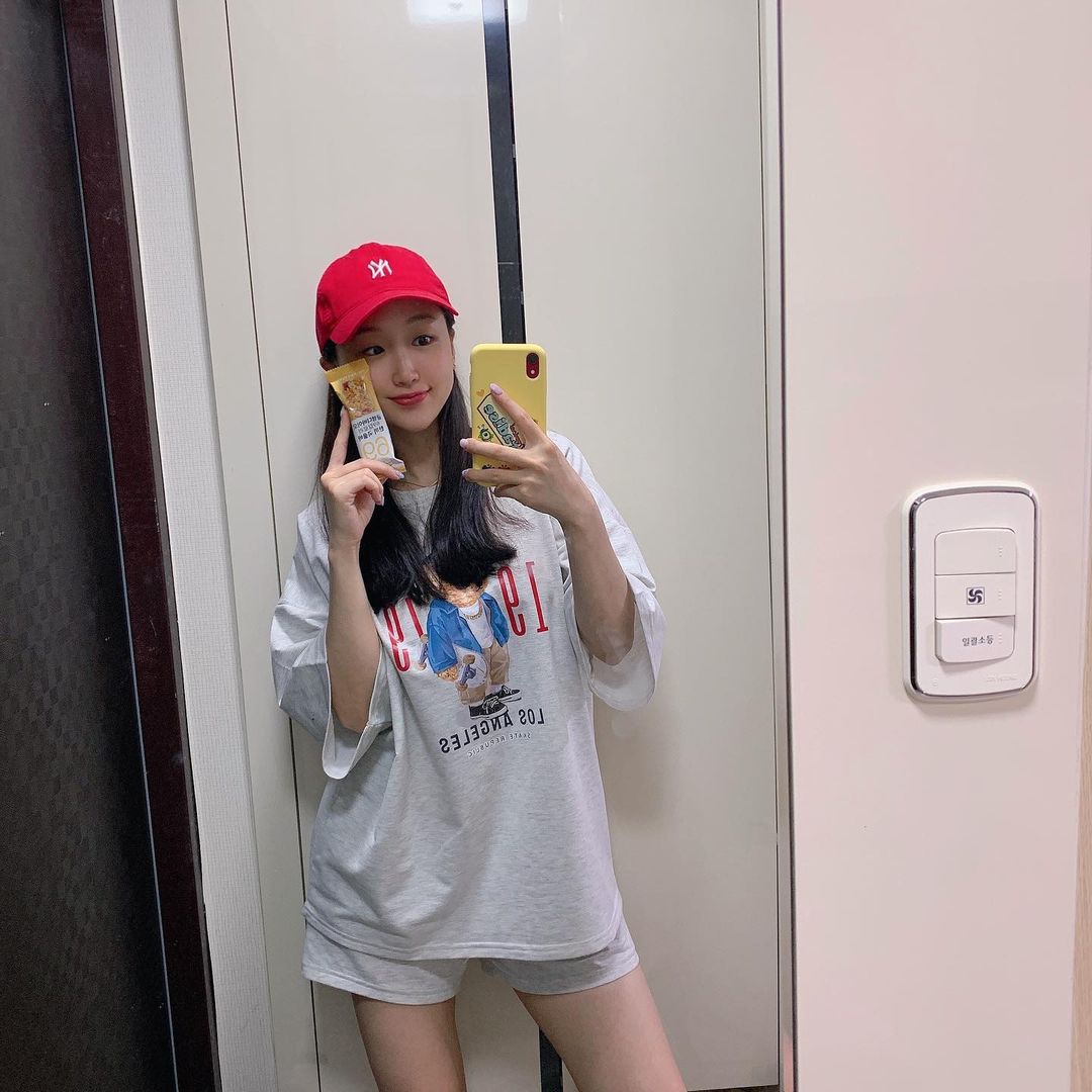 베카 BEKAH on Instagram: “#협찬 간편하게 챙겨 먹는 아침,출출할 때 생각나는 간식이 부담스러울 때, 가볍지만 든든하고 간편하게 섭취할 수 있는 글램디바이오의 💛69칼로리 한끼 곡물바