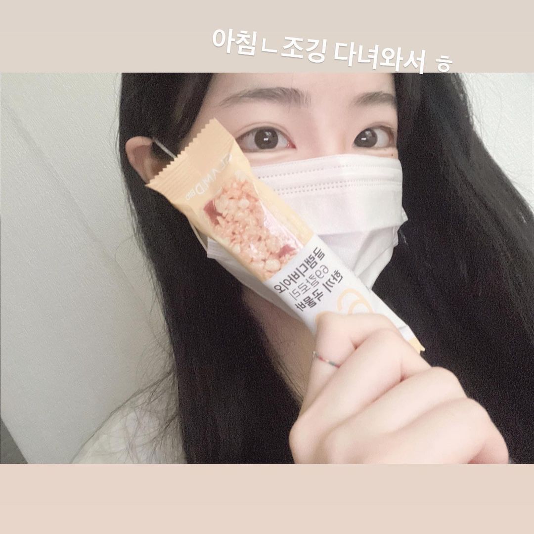 갱 on Instagram: “아침 운동 다녀와서 냠뇸💛 나만을 위한 건강한 식단, 글램디바이오 69칼로리 한끼 곡물바〰️ 칼로리 걱정은 버리고 부담없이! 건강한 크랜베리🍇로 새콤달콤한 맛🥺! 무