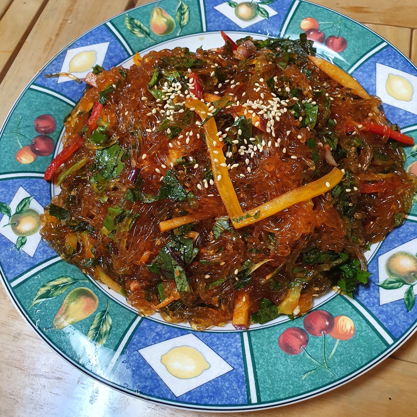 천사채로 다이어트 비빔국수 만들기!

재료 : 천사채, 베이킹소다, 알룰로스, 간장, 고추가루, 고추장, 각종 야채

천사채 1키로에 베이킹소다 4스푼 넣고 뜨거운 물에 10분 담궈놓으면 당면화 가능!

사람들 후기 호불호가 갈려서 걱정했는데 가족들 전부 전혀 거부감 없이 좋아했어요~~ 당면이랑 완전 같은 느낌
냄새도 전혀 못느낌!

#천사채 #천사채당면화 #천사채당면 #천사채다이어트 #천사채비빔국수 #천사채비빔면
#다이어트 #다이어트식단 #다이어트음식
#알룰로스 #비빔국수 #비빔면