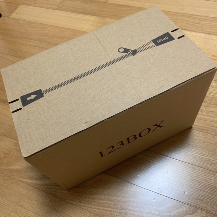 [제품리뷰/종이박스] 테이프가 필요없는 노테이프박스 123BOX 에 담아 택배 보냈어요!