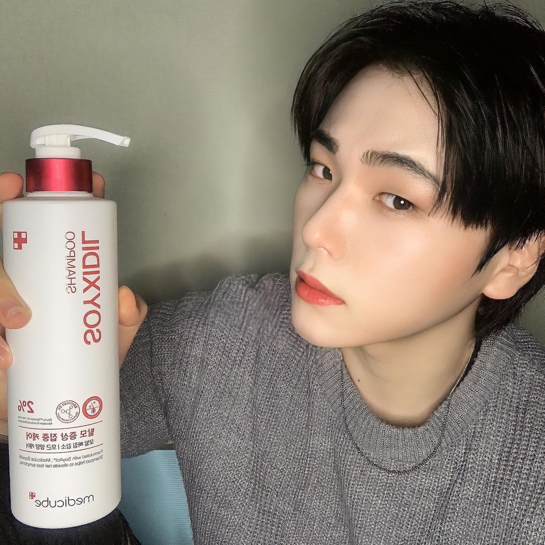 곽지민’s Instagram post: “#협찬 메디큐브 소이시딜 샴푸 7일의 기적 ‼️ 7일만에 정말로 머리가 덜 빠지는 샴푸 , 메디큐프 소이시딜 샴푸에여. 모근 강화 특허 성분 SOYACT (소이액