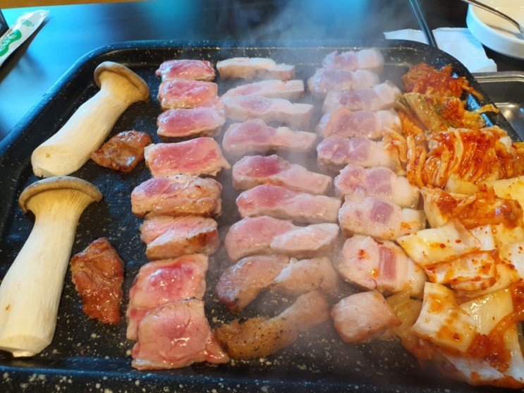 끼꼬아일상:-여주물레방아를 품은 돼지고기 한판 (하르방)