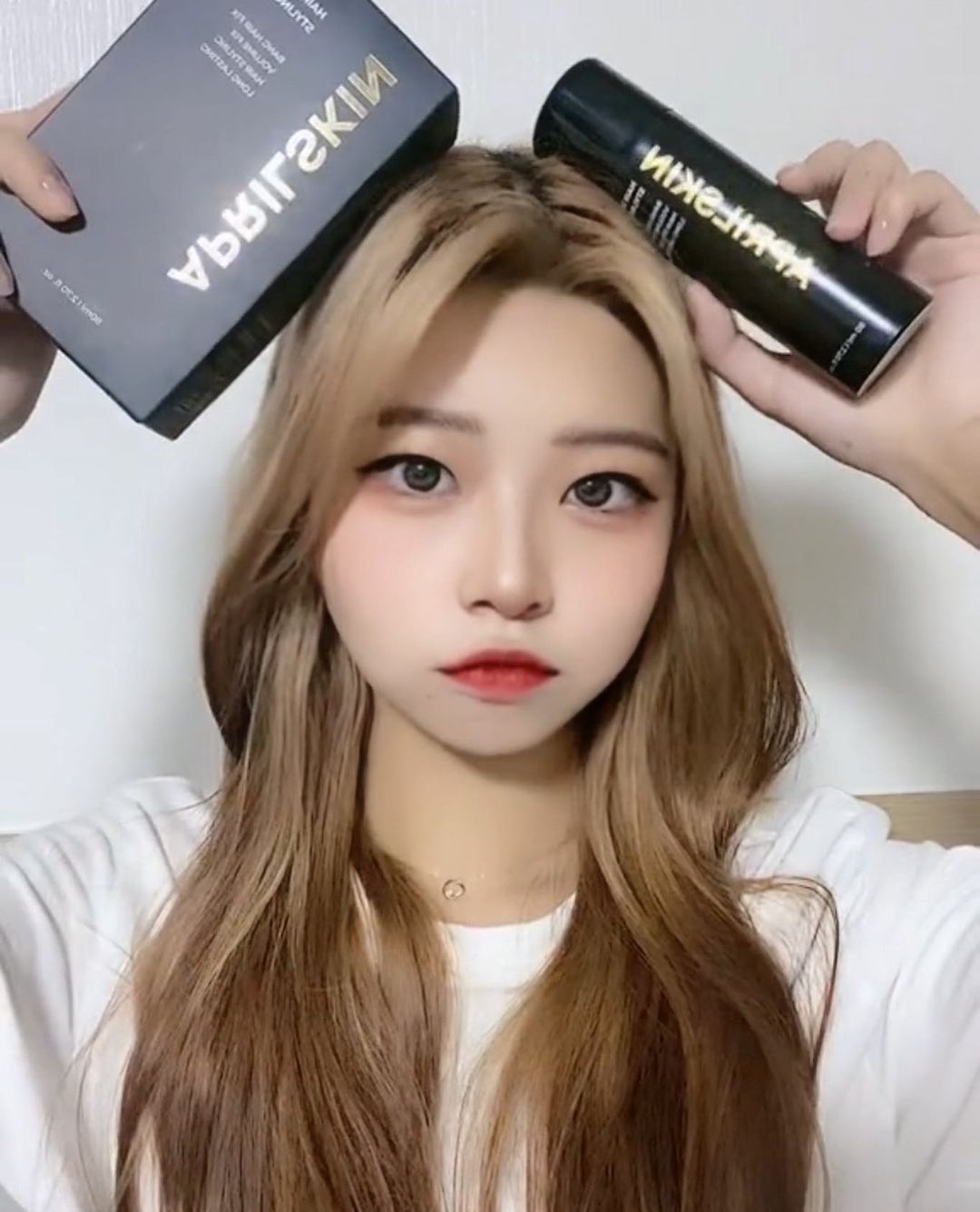 뀨부 . 23 on Instagram: “🖤에이프릴스킨 [헤어 볼륨 스타일링 픽서] 🖤 극직모라 고데기를 해도 바로 풀리고 비오는 날은 고데기를 하지도 못하는 슬픔…😭 스프레이가 필수기 때문에