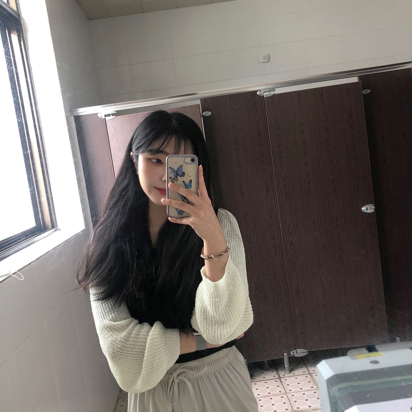 맨날 여기에만 있으니까 어휴
