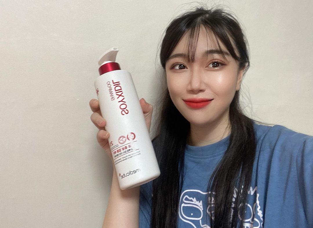 수연 on Instagram: “#제품제공 - [메디큐브] 메디큐브 소이시딜 샴푸 1. 7일만에 진짜 머리가 덜 빠지는 탈모샴푸! 인체적용시험으로 탈모 기능성 확인 완료! 7일만에 머리가 덜 빠지는 효과를