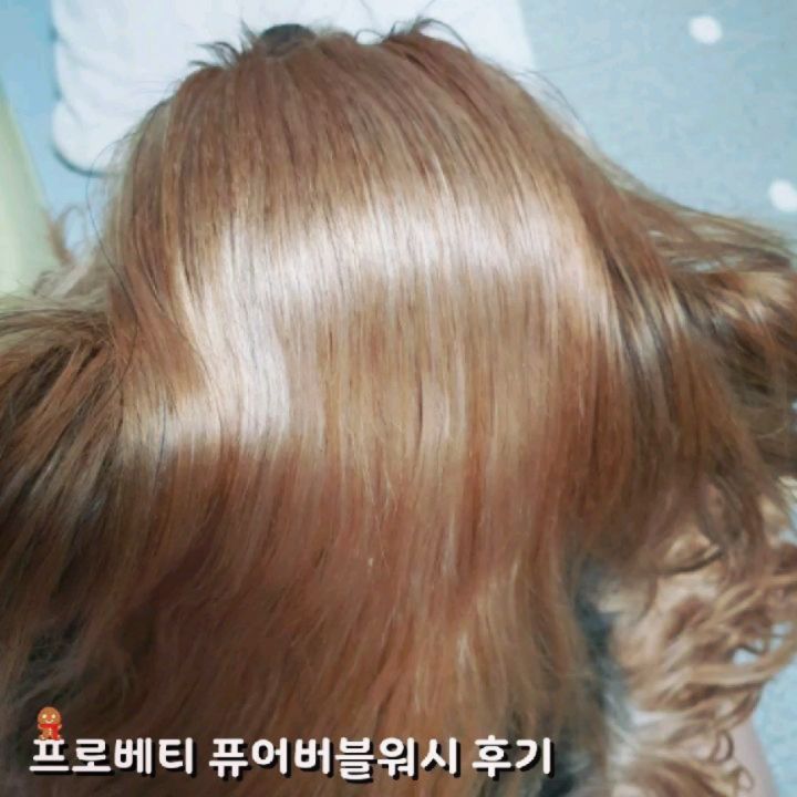 #협찬
반려동물 프리미엄 저자극 전신세정 천연샴푸 
❤프로베티 퓨어버블워시 후기❤

💛 요키슈나, 1주일을 돌보지도 못하고 
손목 반깁스하고, 목 물리치료만 받고,
엇그제 백신까지 맞고, 간신히 산책 시키다가
도저히 엉킨 털과 피부를 눈 뜨고 못봐주겠다싶어
산책하고 목욕시켰다. 

💜 순수 버블 거품으로 간편하고 자극없이💜

에센스를 듬뿍 발라서 엉킨 털을 빗겼기때문에
털의 볼륨이 걱정이 되었는데 너무 다행스럽게도 볼륨이 살아나네! 
피부상태도 좋고 깨운하게 목욕잘했네^^
조으다

🧡 자연에서 온 기능성 성분이라 자극없이 깨끗하게 세정이되니 좋다. 

💚 간단하게 펌핑해서 쓰기도 좋아~거품도 풍성~

🧡 강하지않은 기분좋은 잔향이 특히나 맘에 들어. 

❤ 프리미엄 반려동물 홈케어 제품으로 추천
.
.
.
.
.
.
#피부보호하고속시원한목욕이였다 #어스몰 #프로베티 #퓨어버블워시 #반려동물 #멍스타그램 #냥스타그램 #개스타그램 #강아지산책 #강아지목욕 #고양이목욕 #강아지천연샴푸 #애견위생용품 ##반려견소통 #댕댕이그램 #멍스타그램 #반려견스타그램 #요크셔테리어 #dogstagram #dog #follow #f4f #l4l
