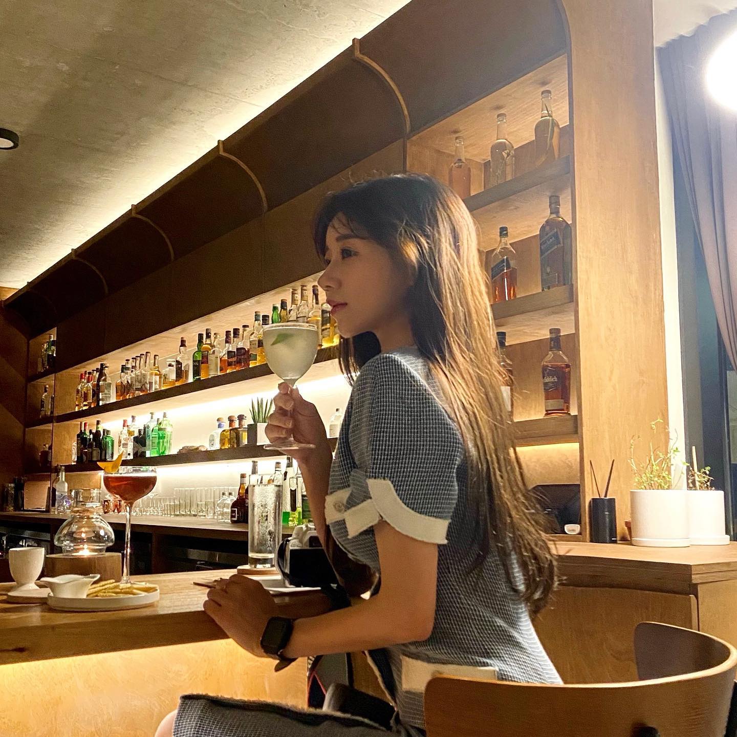 Alcohol-Free🍹 with. Antidote
생일에 칵테일샤워 하고왔어요ღ’ᴗ’ღ
저의 최애 칵테일 바와 최애 칵테일 소개해드릴게요🙆🏻‍♀️🎉
👉🏻인스타 프로필 링크👉🏻블로그 방문 고고링~~💗
👉🏻https://blog.naver.com/0910dudrud/222504257029