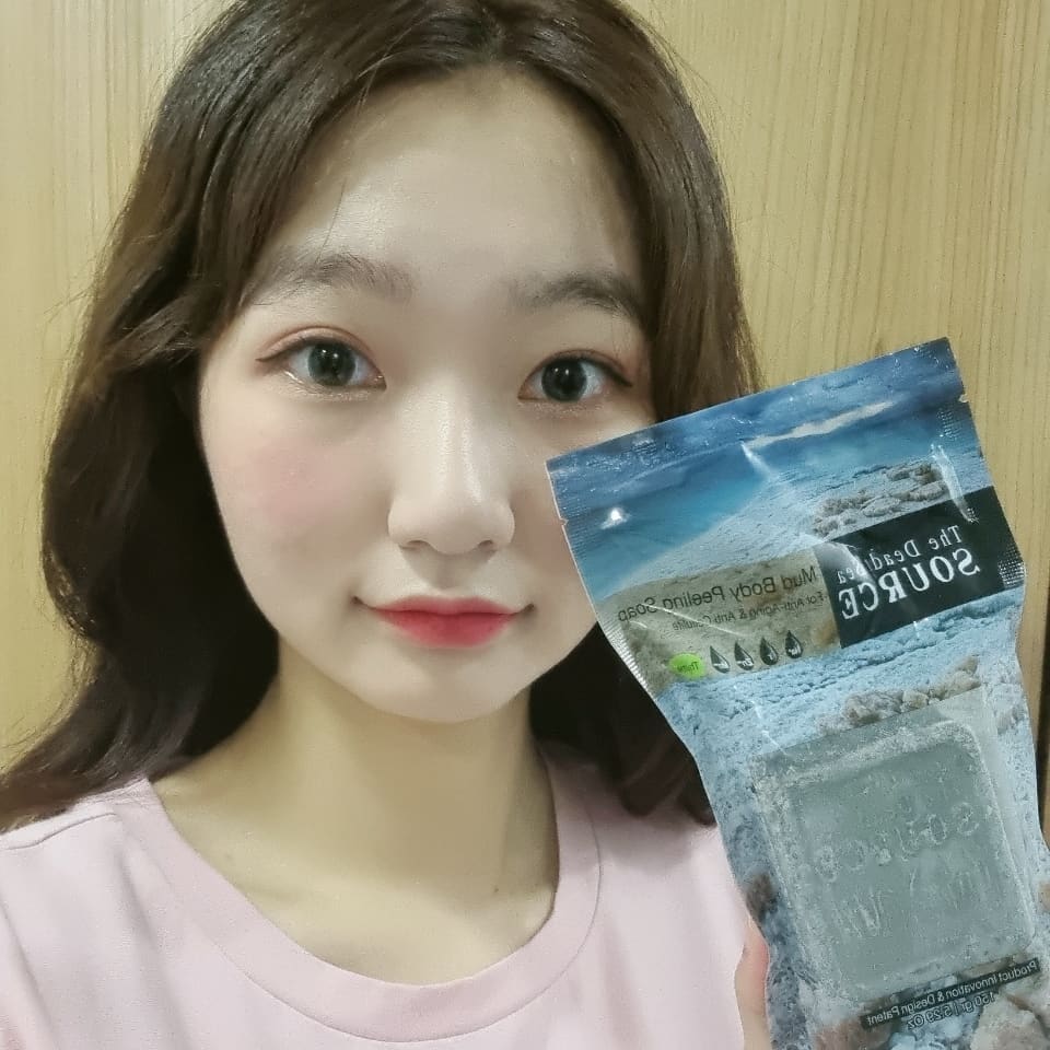 하늘 on Instagram: “#협찬 더데드씨소스 이스라엘 사해 비누 머드 바디 제가 사용해본 머드비누 호호바 바디타입은 사해 원료를 40년간 연구한 이스라엘 현지 제조사에서 직수입한 제품이라
