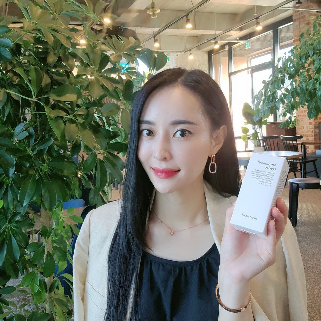 🇮 🇫 🇦 _ 🇾 🇺 🇷 🇮 on Instagram: “#협찬 #앰블런스앰플 ✔ 이 광고는 '뷰이스온'으로 부터 제품을 제공받아 체험 후 솔직하게 작성된 리뷰입니다. 🌸 피부과학 전문가용 화장품인 앰