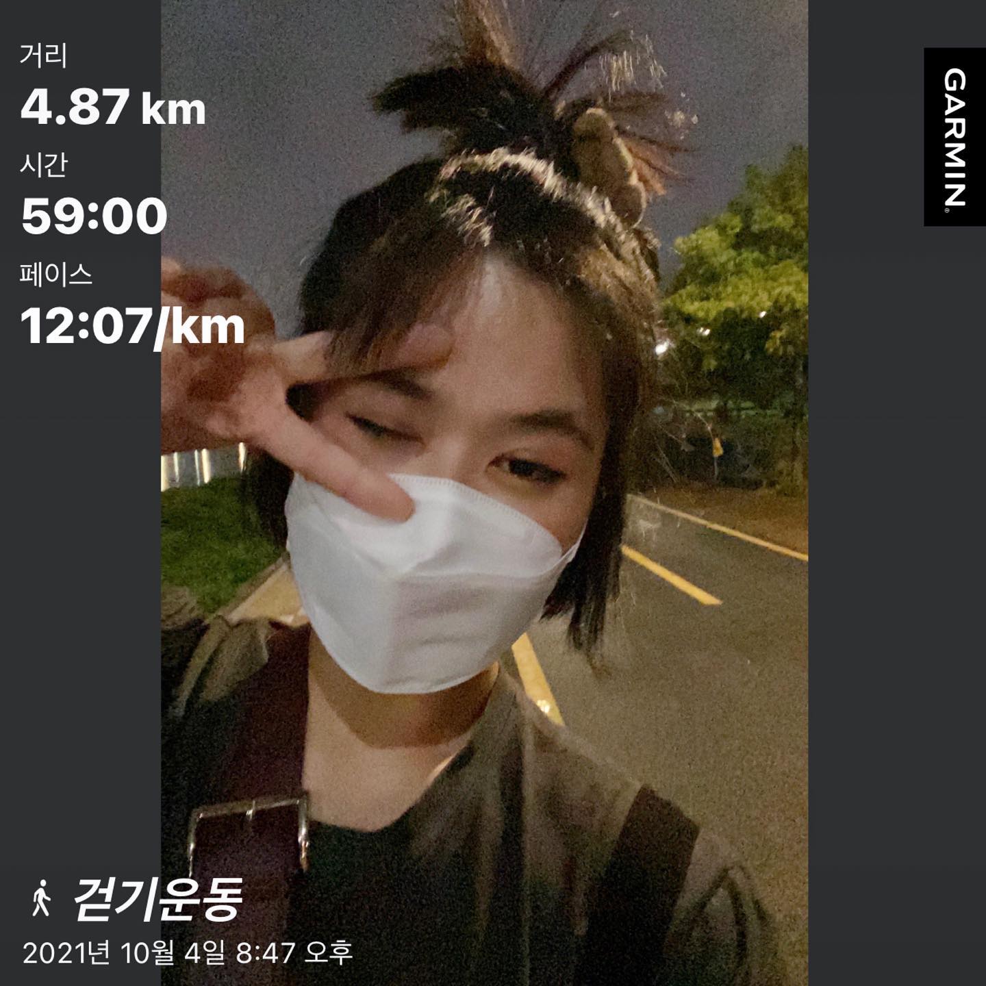 군자역에서 고민하다
비 안 오길래 걸어옴 🐢
#버스대신걷기 #걷기운동

오다가 민지 만남 ㅋㅋㅋㅋㅋㅋㅋ
옷이 유교걸로써 이해할 수 없으니
너네 엄마한테 훈이아저씨가 설치한 씨씨티비 추천한다

오는 길에 중랑천에서 형씨 만날까 진짜 긴장하면서 걸어옴
나도 열정 넘쳐서 얘들이 질색하는데…
이형씨는 나도 조금 벅차네 🥸

덜지; 진짜 뒈진다…. 아까도 잠깐 깜방 갈 뻔 👊✊🤜
조만간 나 깜방가면 경찰이랑 맞짱 떠서 그런 거니 미리 잘해주라~~

#프로그라운드 #proground, #반달런 #반달런3기