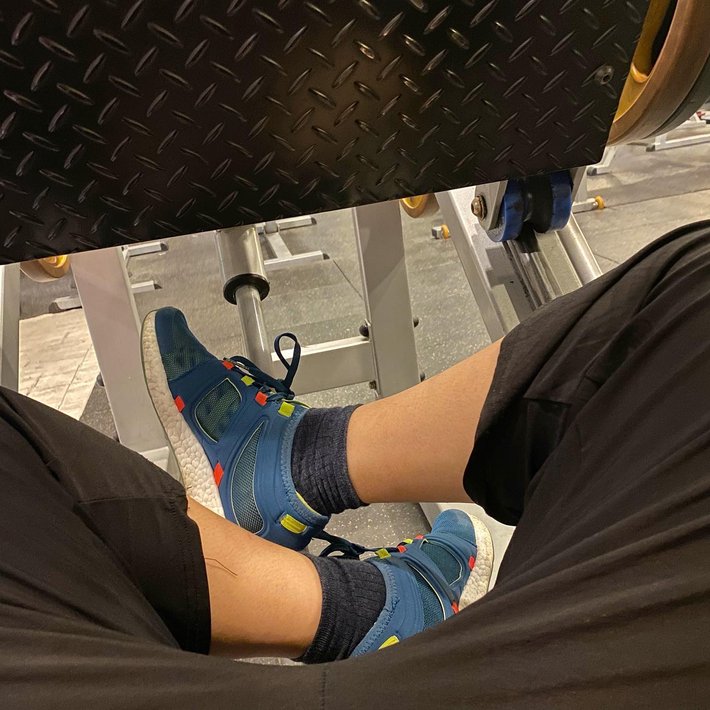 오랜만에 헬스장 🦍
와서 건방지게 나대다가 금방 퍼짐..
희수야 보고 싶다 너 없으니까 운동 대충 한다