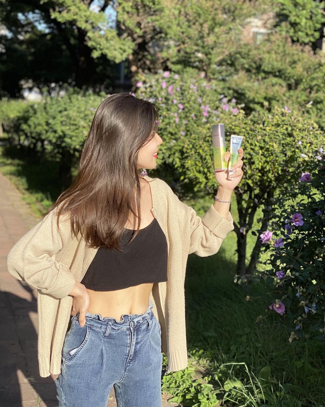 상미 on Instagram: “즐거운 명절 친절들 놀러올 들뜬 마음에 관리하는 눈가 영양크림 :)! 👉코스노리 아보카도 아이크림❣ 순하게 시작하는 부담없는 눈가관리에 좋은 아이크림이에요👀 요