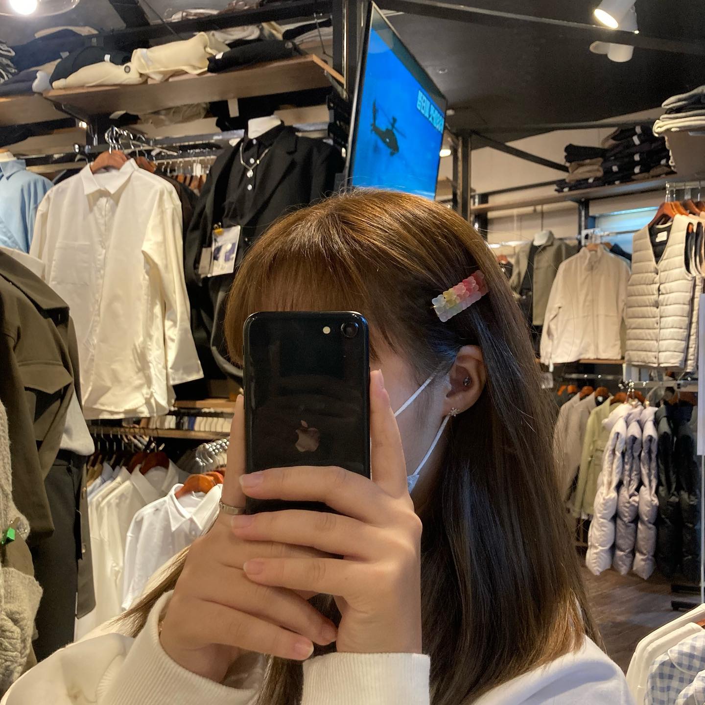 곰젤리 머리에 달고 다니기 🐻‍❄️🐻🧸
누가 하나 훔쳐먹어도 모름