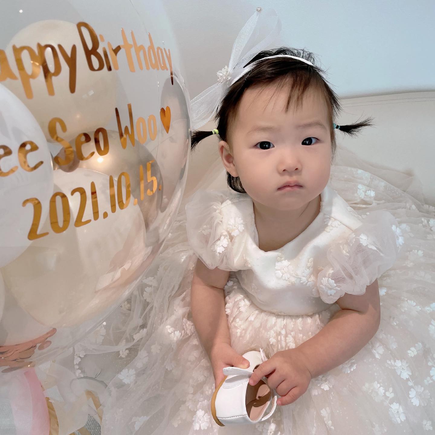 -
돌기념 꼰쥬놀이 끗 - !
우리 서우 첫돌 추카 🎂🤍
엄마빠 딸로 태어나줘서 고마워 ❣️
⠀
돌잡이에서 오빠랑 똑같이 붓잡은 이서우 ㅋ.ㅋ
둘다홧팅(?)
⠀
⠀
#야호
#드디어돌끝맘✌🏻️ 
⠀