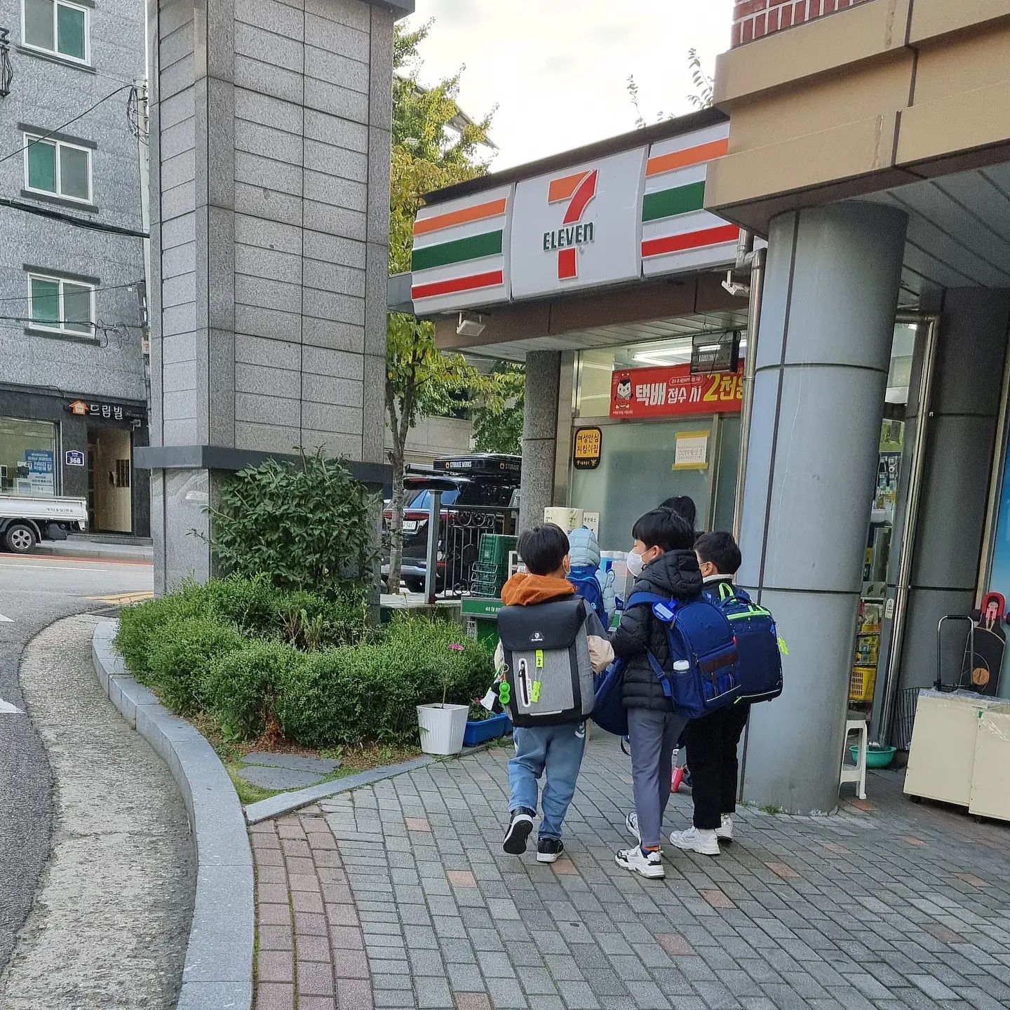 매일 안겨서 인사하던 너...
몇일전엔 친구들만나서 쿨하게 날버림ㅋㅋㅋ
너가 뭘했다고....
벌써 1학년이 끝나가는구나ㅜㅜ
오늘 락락락 축제한다고 신나서 갔는데 잘놀고있나...?

데리러 갈시간이 다가오는구나...
조금만 천천히 하교하면 아니되겠느냐
ㅋㅋㅋㅋㅋㅋㅋㅋㅋㅋㅋㅋㅋ

#인업같이 #맞팔 #맞팔하면선팔 #맞팔가요 #맞팔은댓글로 #맞팔선팔환영 #맞팔해요 #맞팔그램 #맞팔댓 #맞팔환영 #맞팔디엠 #맞팔디엠필수 #맞팔디엠..또는..댓 #맞팔디엠댓글 #맞팔100 #맞팔로우 #맞팔해 #맞팔해요우리 #맞팔대환영 #맞팔소통 #맞팔소통환영 #맞팔고 #맞팔가능 #맞팔반사 #맞팔100프로