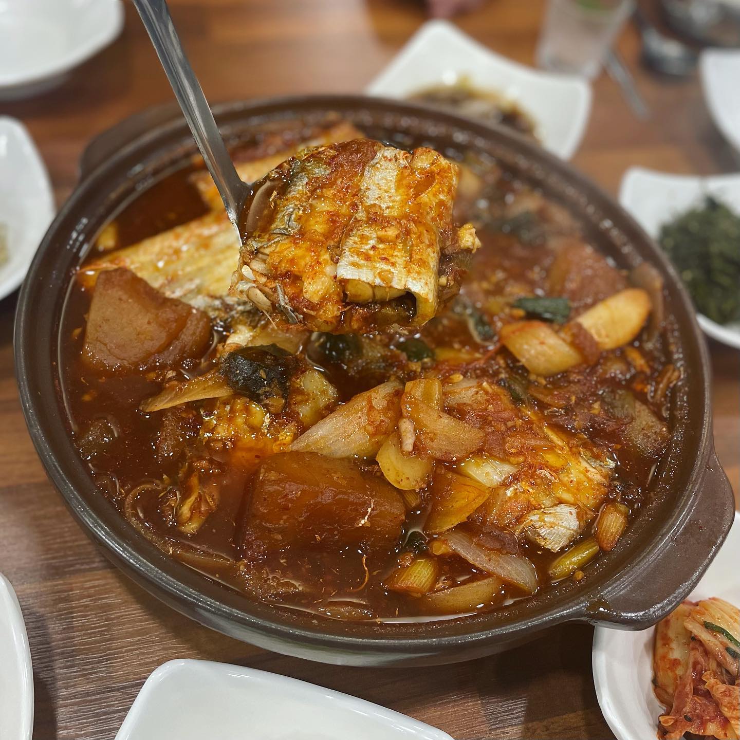#고객식당 

제주도 여행에서 젤 기대됐었던 갈치조림🐟

원래 가려던 식당 동선이 정반대여서 
급으로 찾아보고 간 곳이였는데 
갈치조림 찐맛집이였던 고객식당🥄

술이 술술 들어가는 맛!

✔️자세한 후기는 블로그에서 확인하세요🧡
.
.
.
#제주고객식당 #제주동문시장 #제주갈치조림 #제주도갈치조림 #제주도고객식당 #갈치조림 #제주도맛집 #제주갈치조림맛집 #제주도맛집추천 #제주도여행 #음식 #먹스타그램 #먹팔 #선팔하면맞팔 #좋반 #댓글 #소통