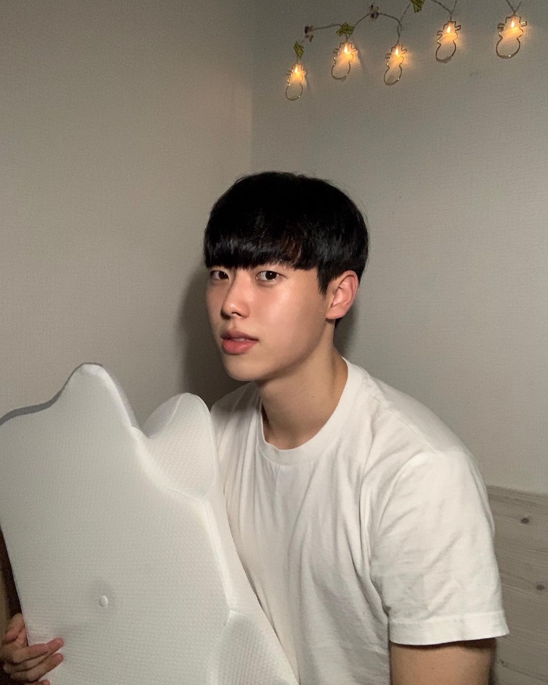 김민석(21) on Instagram: “#협찬 ✅목이 평소에 안좋아서 수면 후 목이 뻐근했는데, 베르몽의 꽃구름베개를 사용하고 나서 목이 편해졌습니다! ✔크기가 여유가 있어 좋았습니다.