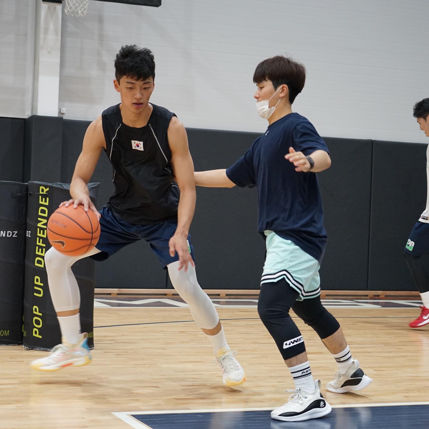 언제나 기본이 중요하고
누구나 하는 노력보다 나만의 노력이 필요하고
내 믿음은 당신의 의심보다 강하다

항상 좋은 환경에서 좋은 운동할 수 있도록 도와주셔서 감사드립니다☺️