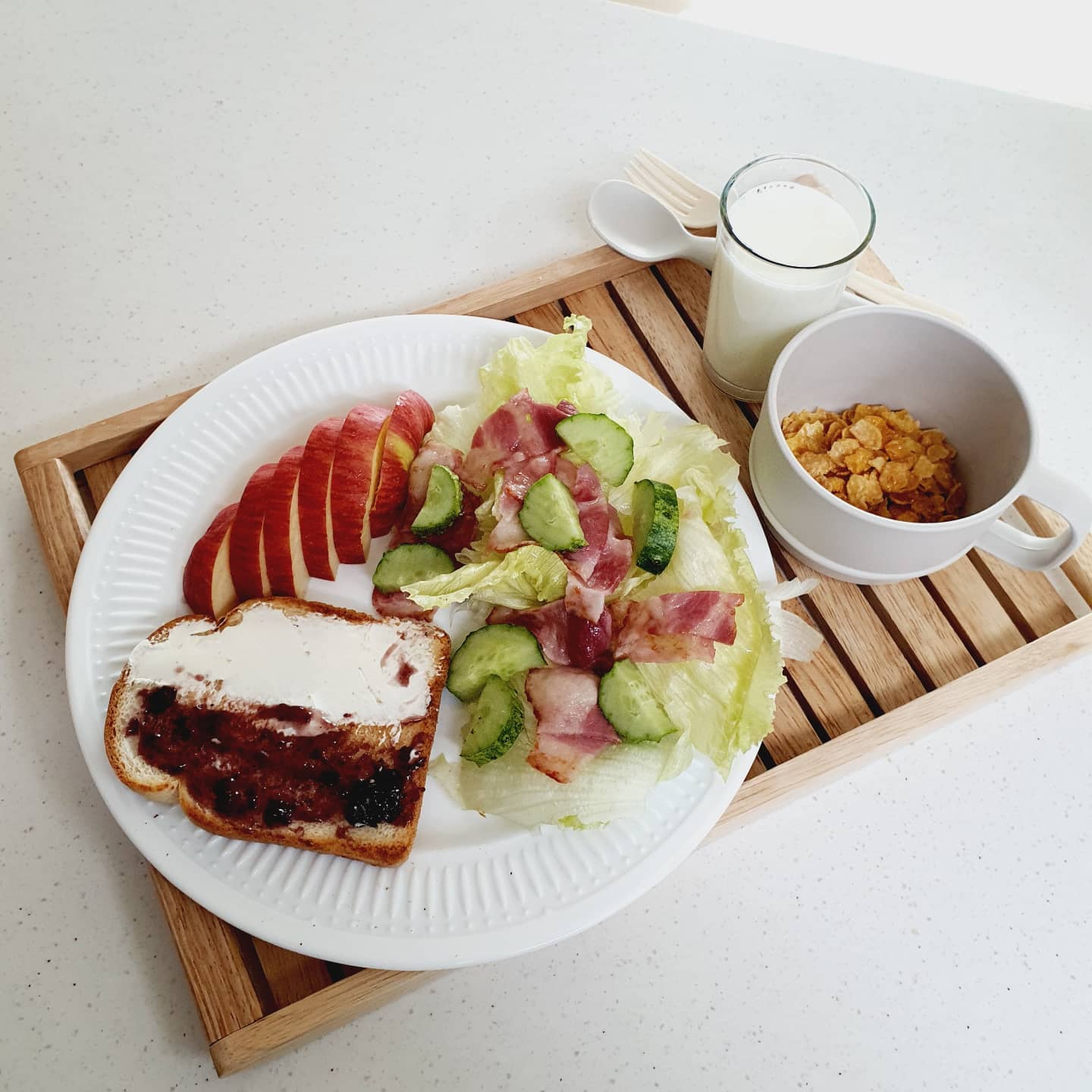 오늘아침 기분좋게 수업시작하라고
준비해준 꽁이를위한 브런치!!
요렇게 아침차려주니 너무 예쁘다며 기분업업^^

#아침밥상
#브런치메뉴
#아침메뉴