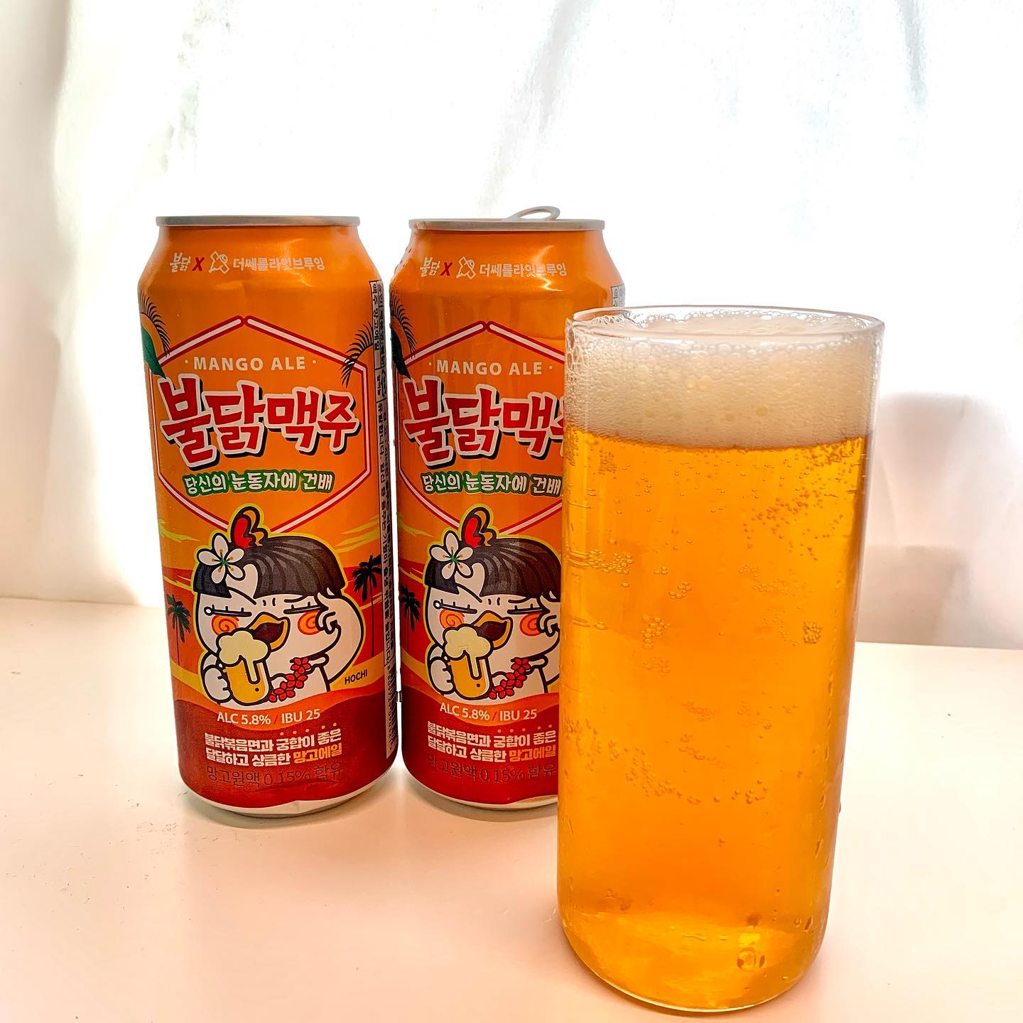 #협찬 불닭볶음면과 찰떡궁합, 붉닭맥주🍻

 당신의 눈동자에 건배, 불닭볶음면과 궁합이 아주 좋은 망고에일!! 딱 보고 불닭맛 맥주라는 줄 알고 놀람😳 눈에 딱 비주얼로 이게 뭐지 했지만 알고보니 맛난 망고에일! 

불닭볶음면과 함께하면 좋은 궁합으로 만들어져서 함께 먹으면 좋겠지만 맵찔인 저는 불닭을 차마 혼자 먹을 용기를 내지 못하고 집에서 어묵과 함께 맥주를 마셨으나 은은한 망고향과 시원한 맥주가 어딜놔도도 잘 어울리는 맛이라서 맛있게 마셨습니다❤️ 맥주러버분들 한 번씩 도전해 보시길 너무 추천!! 비주얼만큼이나 맛난 맛👍🏻

#불닭망고에일 #불닭맥주 #cu덕후 #cu 
#맥주 #망고에일 #불닭