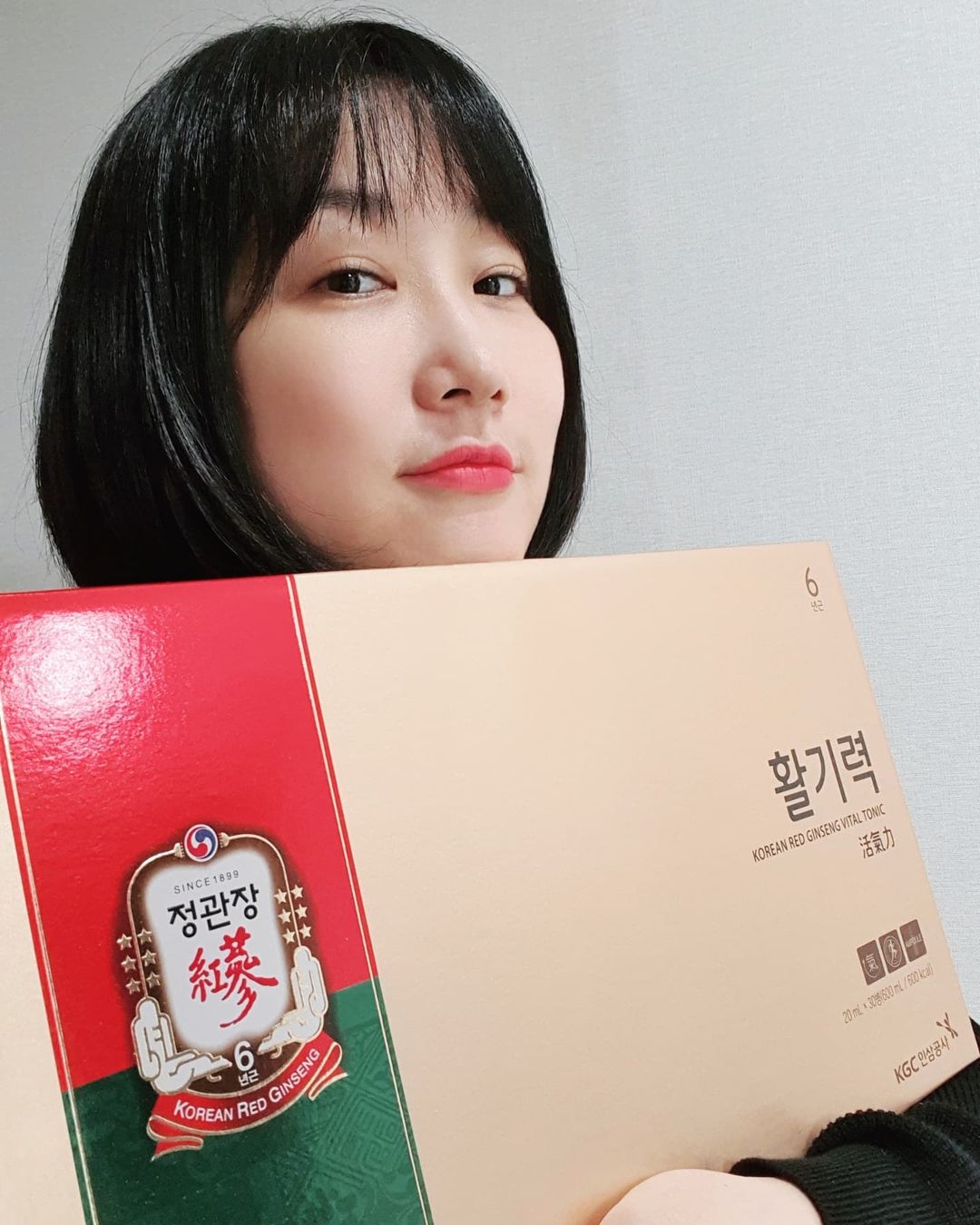 진 on Instagram: “#협찬 @kgc_mall 🥳 정관장 - 활기력 🥳 일전에도 정관장 활기력 #뻥기력챌린지 했었는데요 이번에도 요렇게 하게 되었어요 🥰 멀리 출장으로 왔다갔다 고생하는 남편이 시원