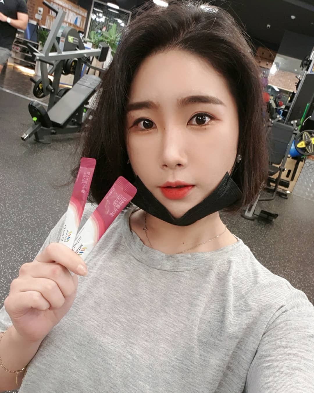나두 꽃🌸 on Instagram: “#협찬 . . 피부 진피의 3대 요소인 엘라스틴은 물론 저분자 피쉬 콜라겐과 히알루론산이 모두 함유된 똑똑한 제품이에요🤘 흡수율을 높이기위해 특허받은 효소분해