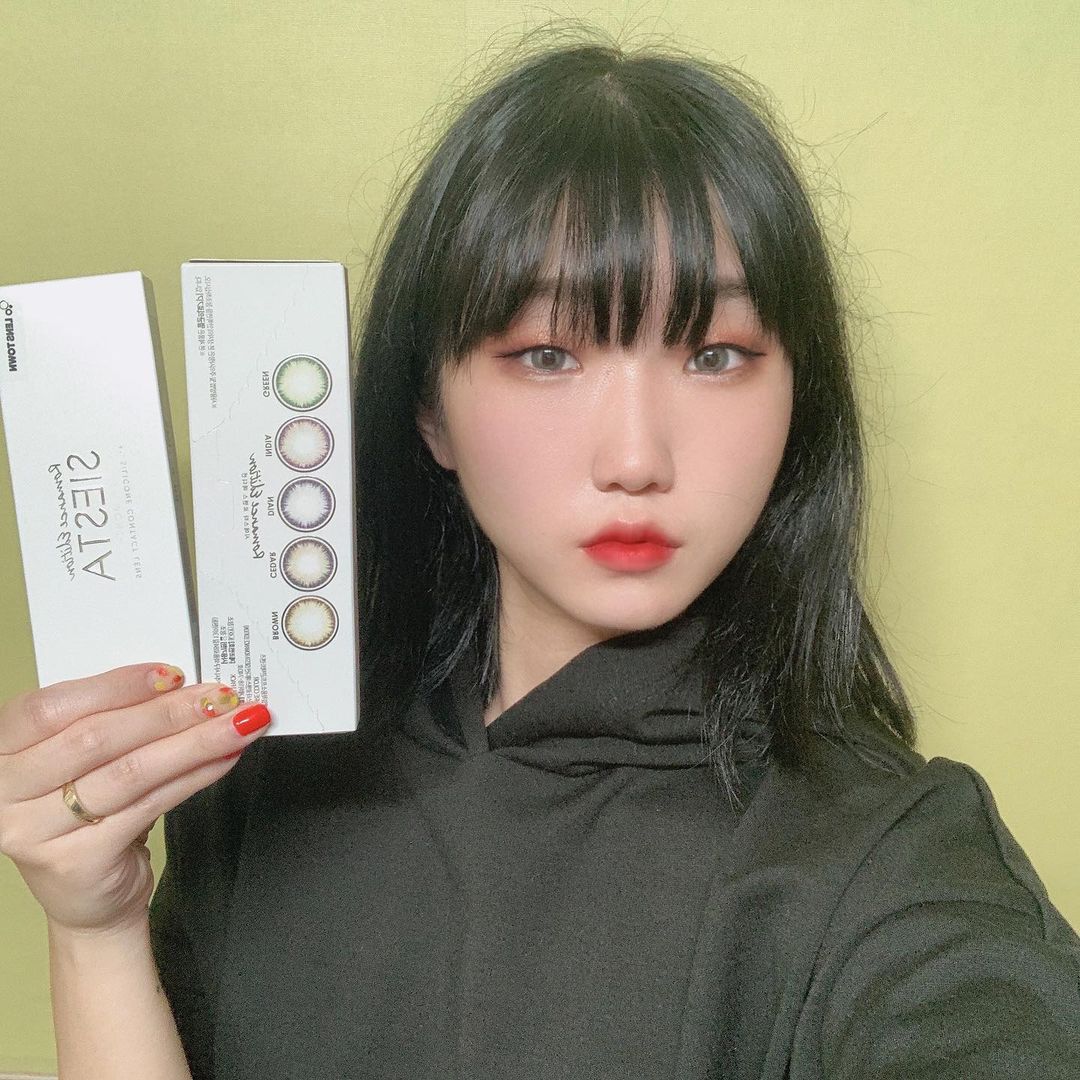 정 아(23) on Instagram: “#협찬 @lens_town_official #씨에스타 #렌즈타운 🌈[렌즈타운] 시에스타 로맨스 에디션 14.0mm🌈 렌즈 한 팩에 5가지 스타일을 연출!! 이렇게 한 팩에 5가지 렌즈 들어간